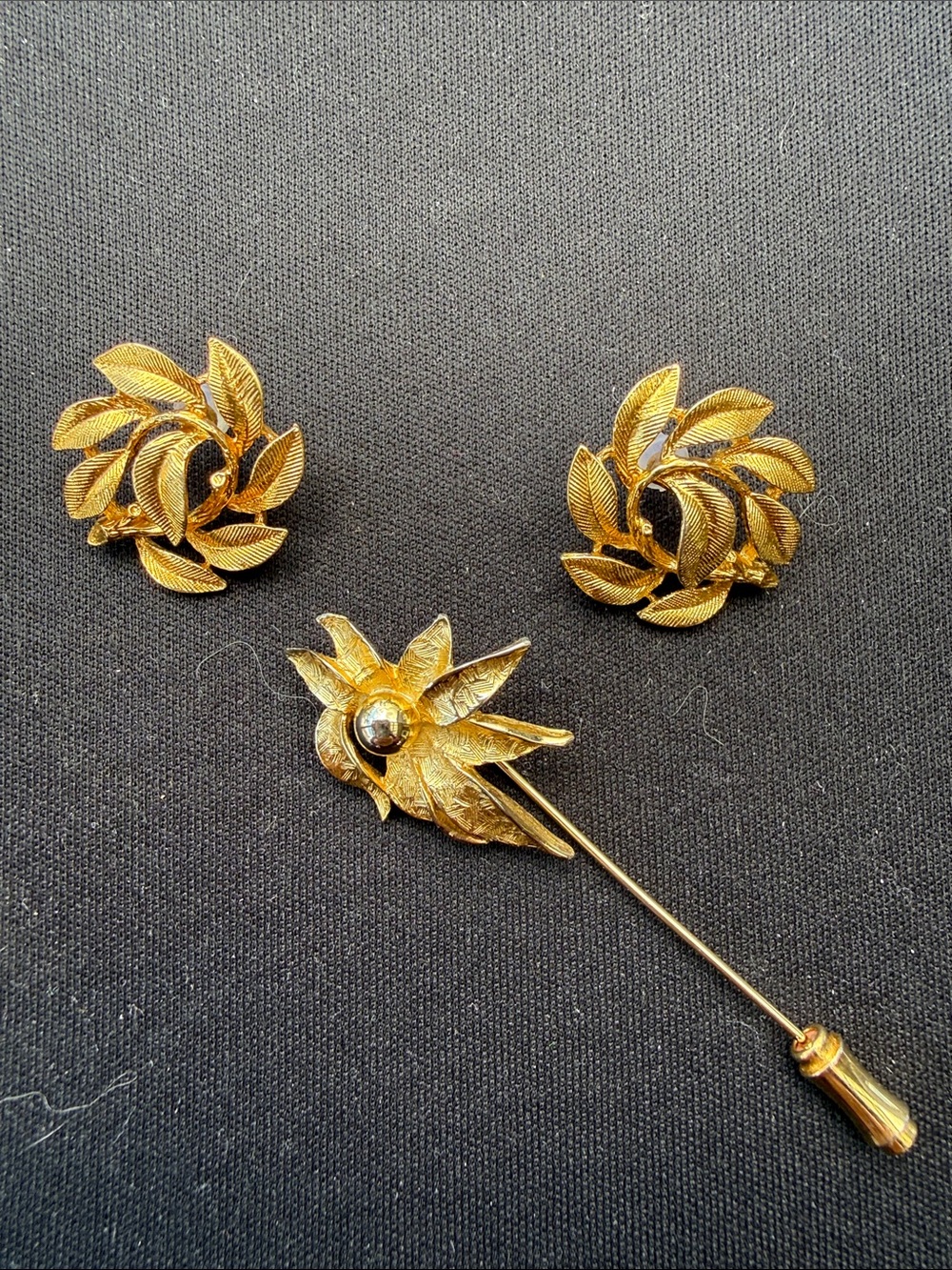 Gold Floral Brooch And Earrings Set – Elegant Leaf Motif Brooches